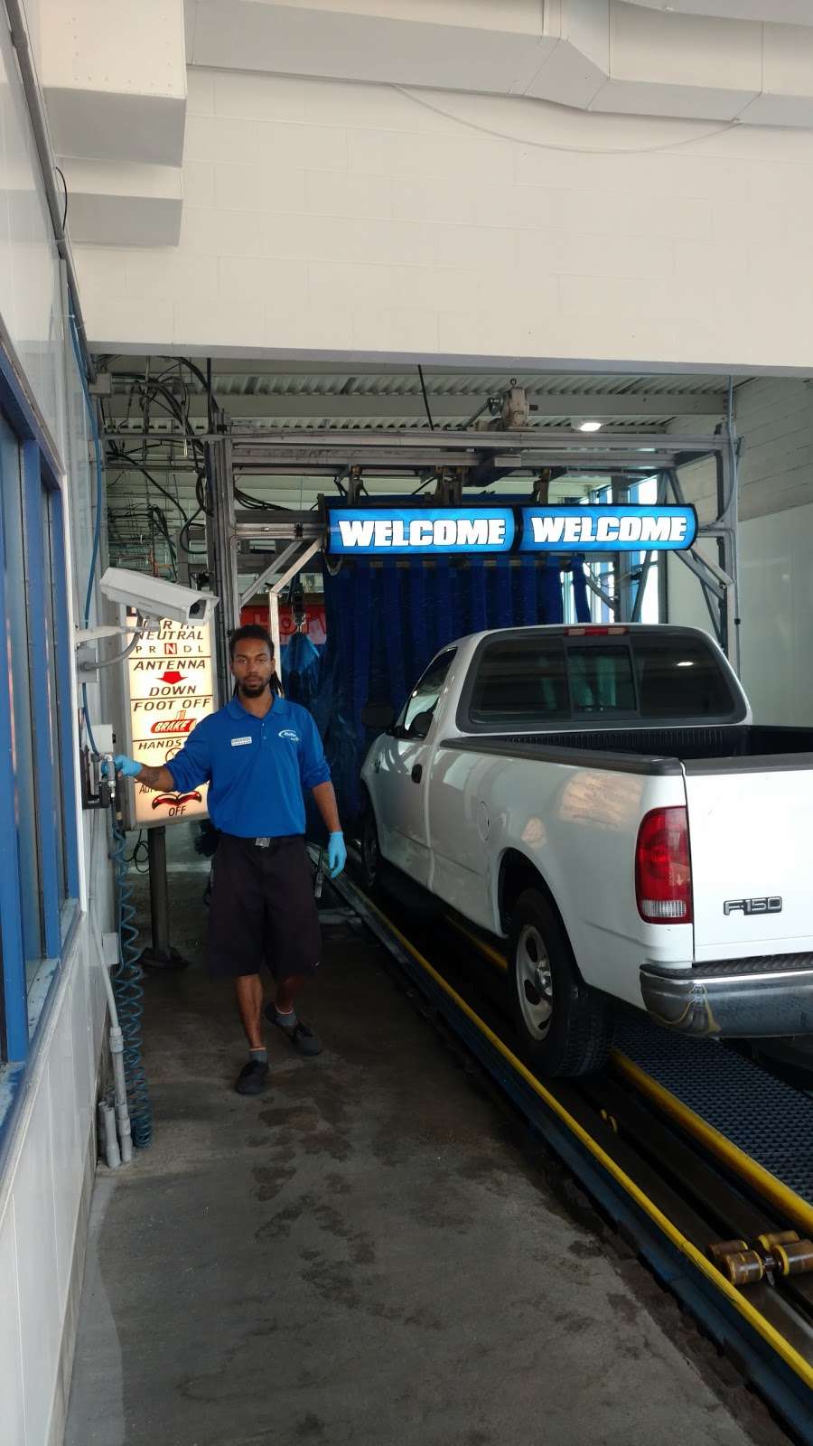 BlueWave Express Car Wash | 9801 Jones Rd, Houston, TX 77065 | Phone: (877) 503-0008