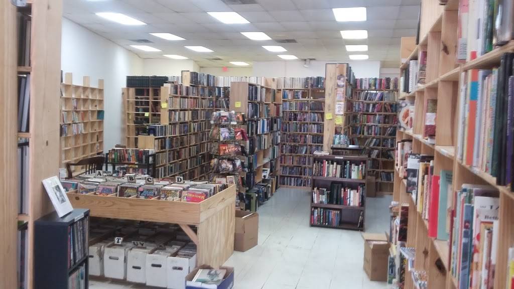 Lucky Dog Books | 10534 Garland Rd, Dallas, TX 75218, USA | Phone: (214) 827-4860