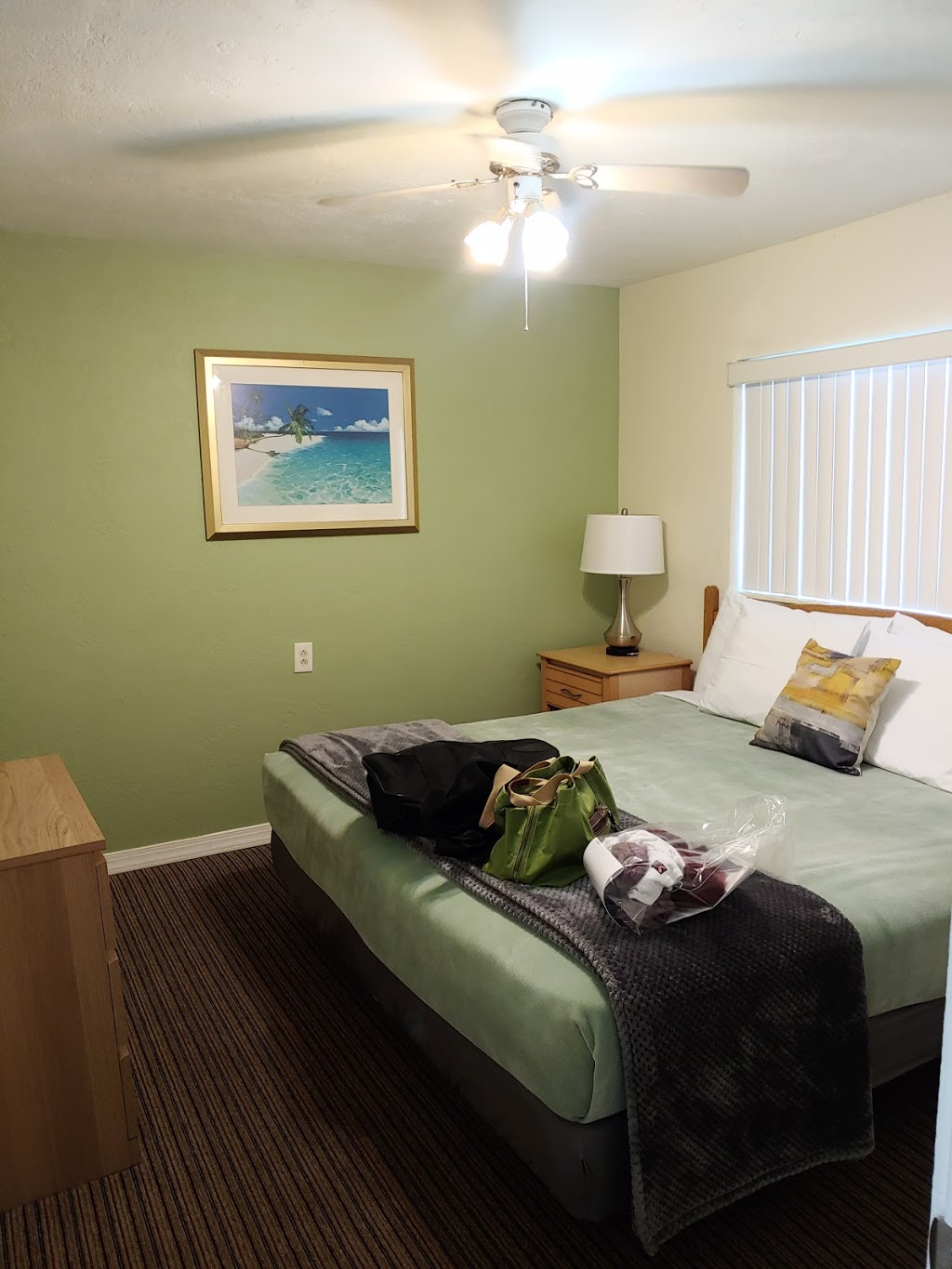 Johns Pass Beach Motel | 12600 Gulf Blvd, Treasure Island, FL 33706, USA | Phone: (727) 360-1139
