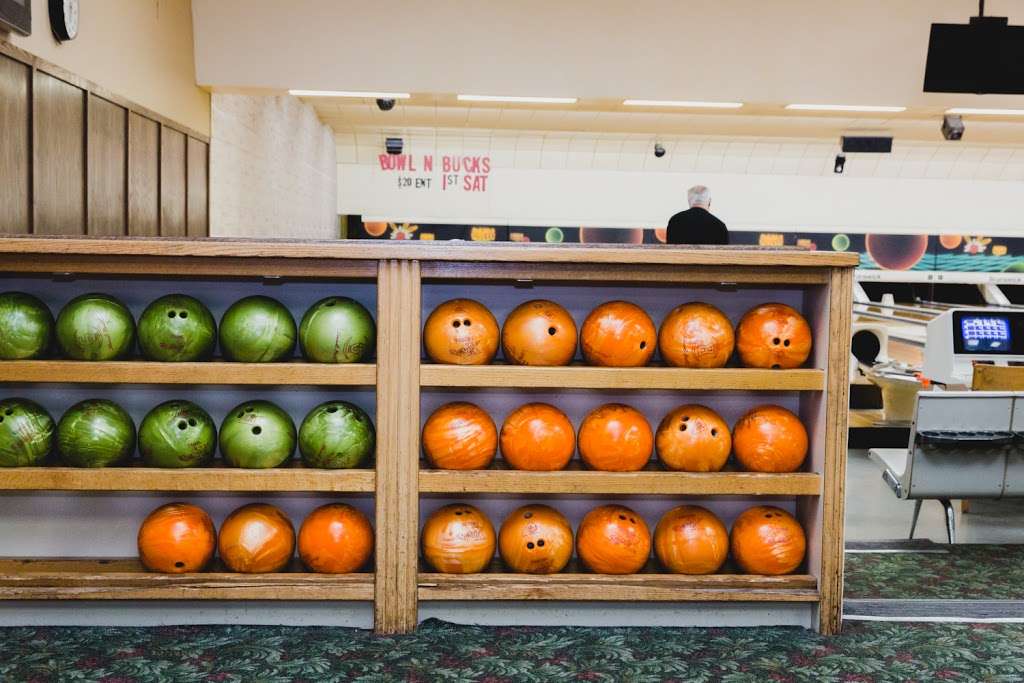 Sunset Bowl | 2015 N Lewis Ave, Waukegan, IL 60087, USA | Phone: (847) 336-8001