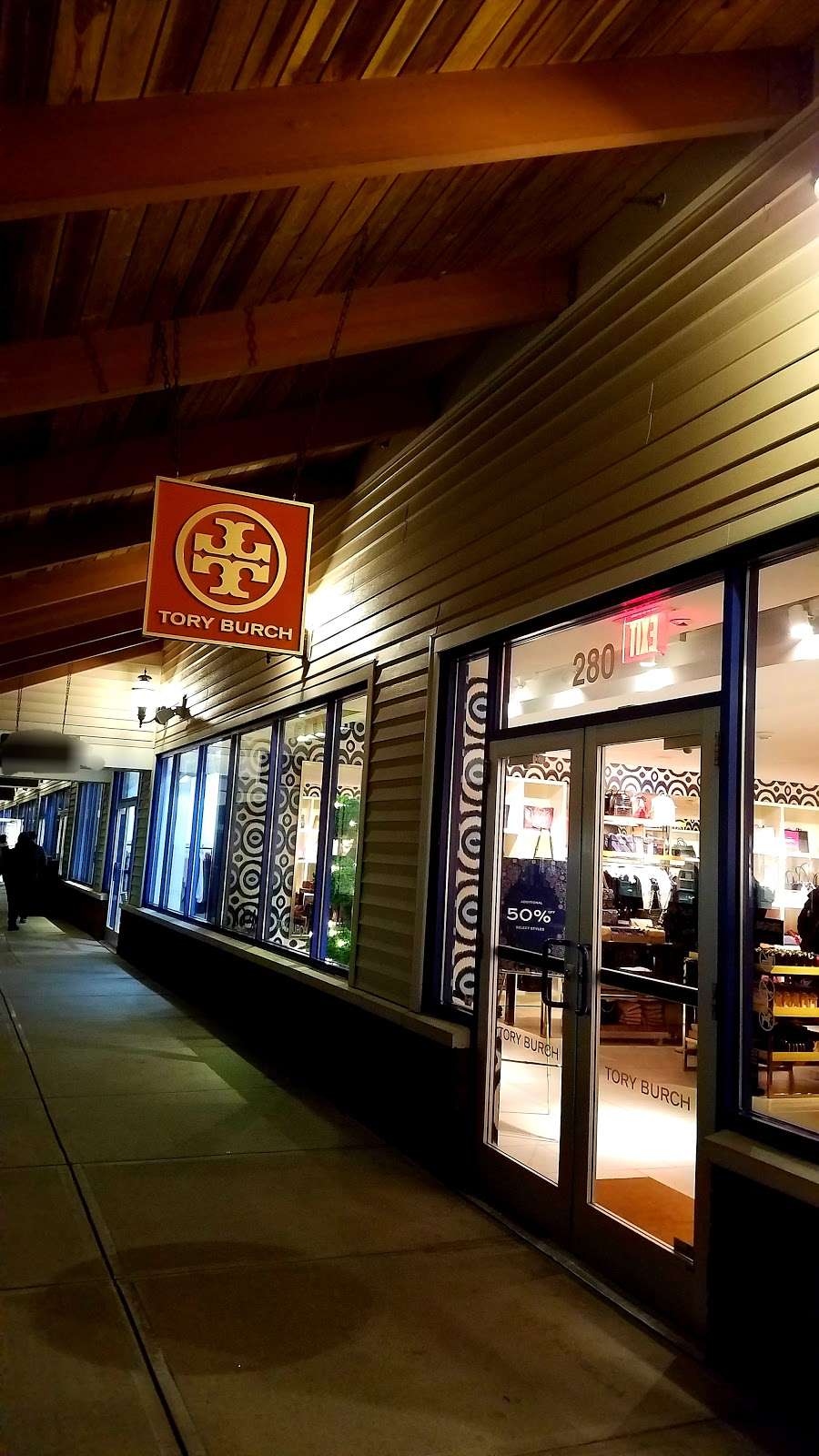 Tory Burch Outlet - 1 Premium, Outlet Blvd #280, Wrentham, MA 02093