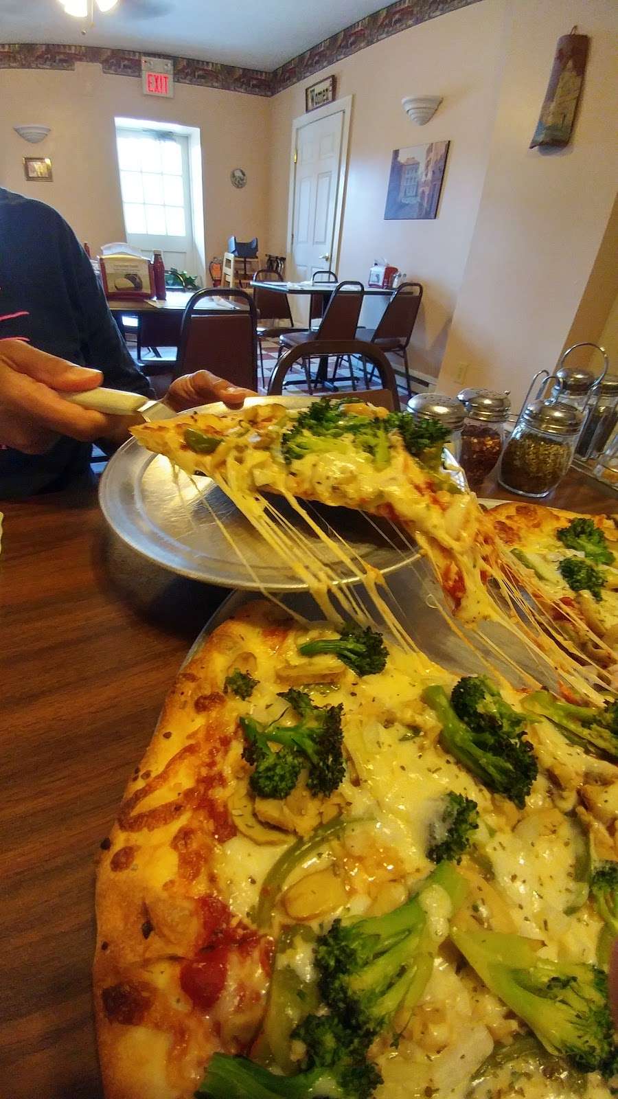 Tonys Pizza & Restaurant | 200 Main St, Tatamy, PA 18085, USA | Phone: (610) 438-5517