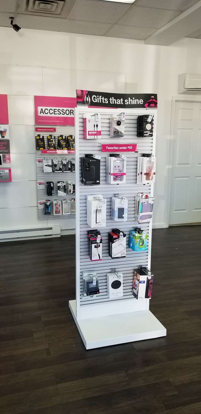 T-Mobile | 6142 Rose Hill Dr, Alexandria, VA 22310 | Phone: (571) 777-5838