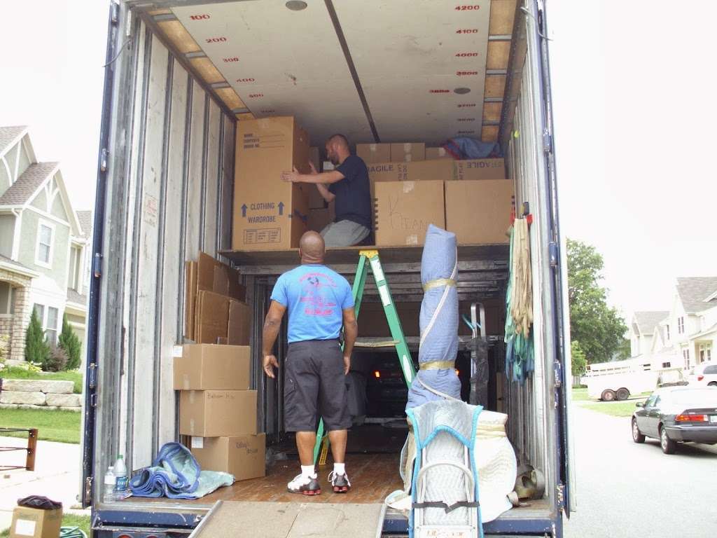 World Class Movers LLC | 715 N Woodland St, Olathe, KS 66061, USA | Phone: (913) 208-1352