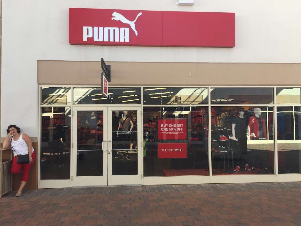 number of puma stores in us