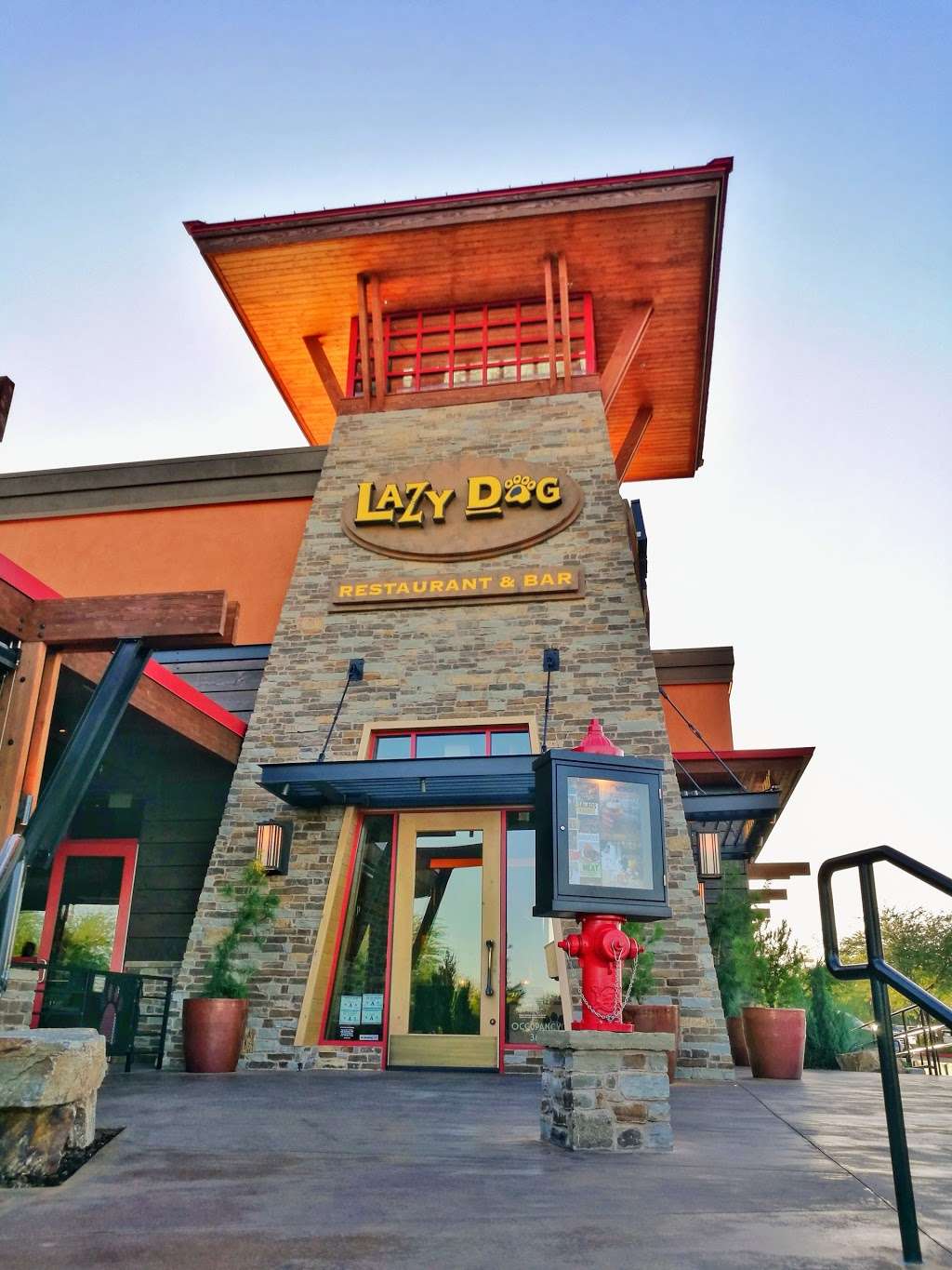 Lazy Dog Restaurant & Bar | 6509 S Las Vegas Blvd, Las Vegas, NV 89119, USA | Phone: (702) 941-1920