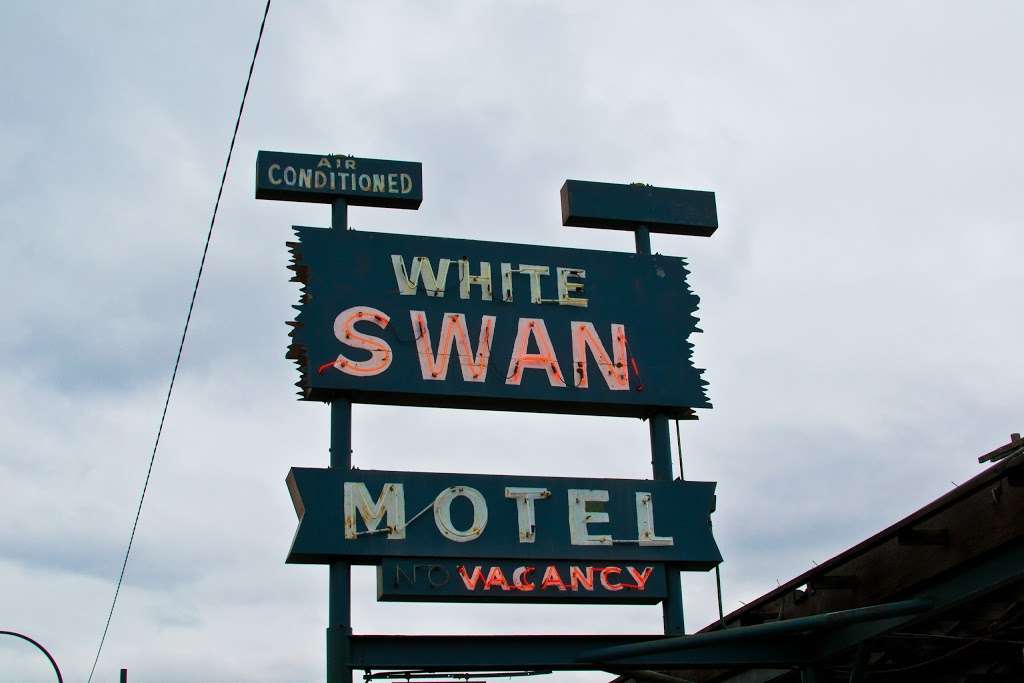 White Swan Motel | 6060 W Colfax Ave, Lakewood, CO 80214, USA | Phone: (303) 238-1351