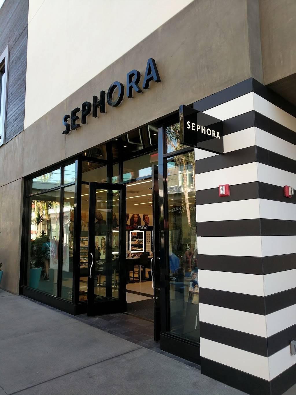 SEPHORA | 21040 CA-1 Space F120, Huntington Beach, CA 92648, USA | Phone: (714) 536-1415