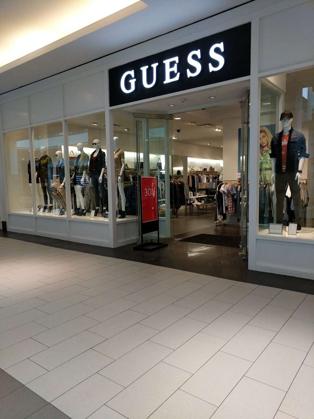 Guess Clothing Store 630 Old Country Rd Space 1114 Garden