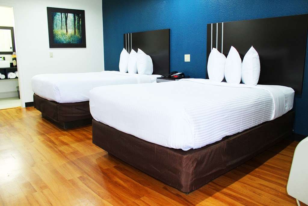 Stay Express Inn Dallas - Fair Park / Downtown | 8303 E R L Thornton Fwy, Dallas, TX 75228, USA | Phone: (214) 324-3731