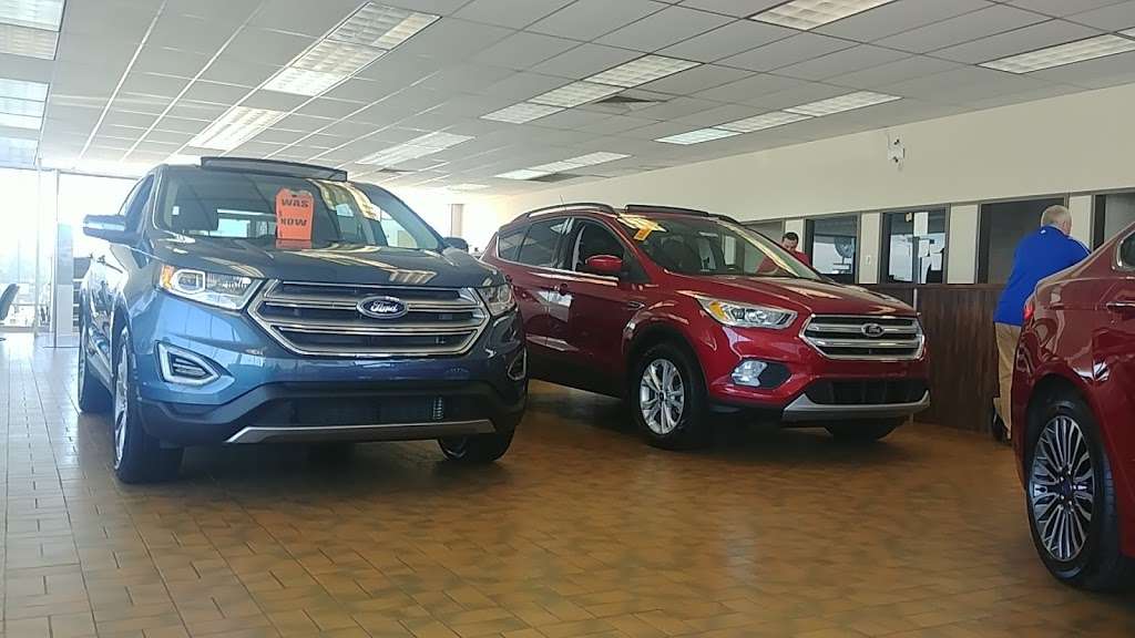 Art Hill Ford Lincoln | 901 W Lincoln Hwy, Merrillville, IN 46410, USA | Phone: (219) 738-5300