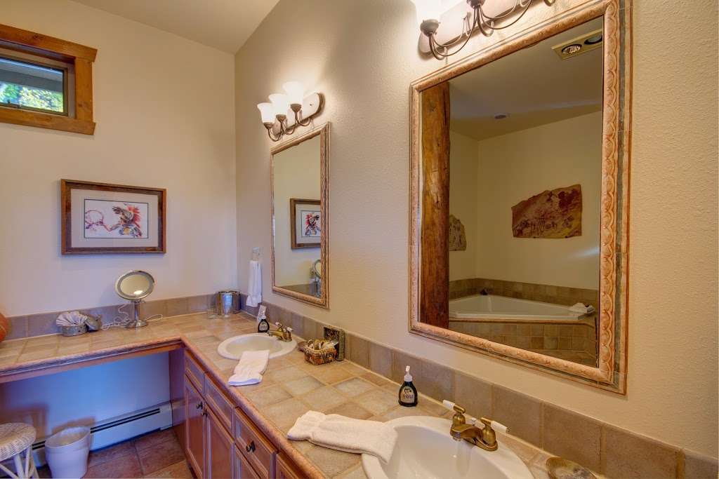 Taharaa Mountain Lodge | 3110 S St Vrain Ave, Estes Park, CO 80517, USA | Phone: (970) 577-0098