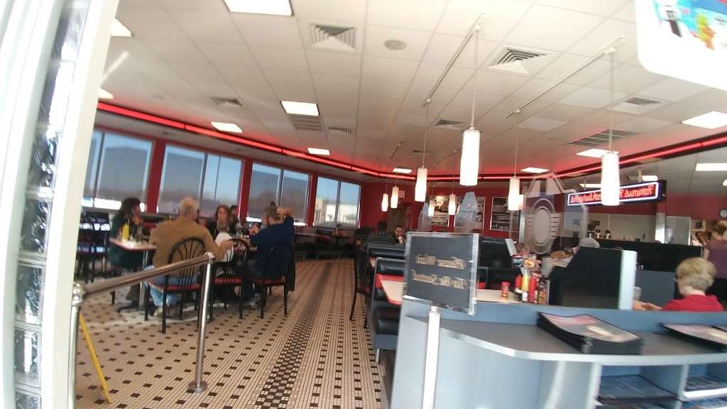 Steak n Shake | 2202 W Southport Rd, Indianapolis, IN 46217 | Phone: (317) 884-0082