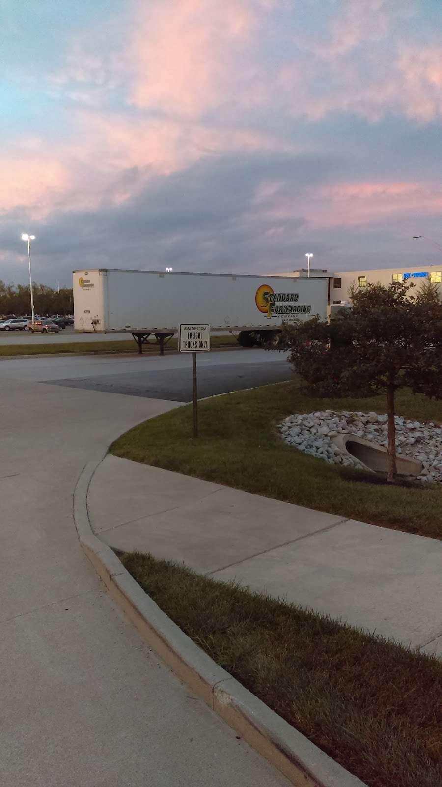 Amazon Fulfilment Center IND2 | 715 Airtech Pkwy, Plainfield, IN 46168, USA