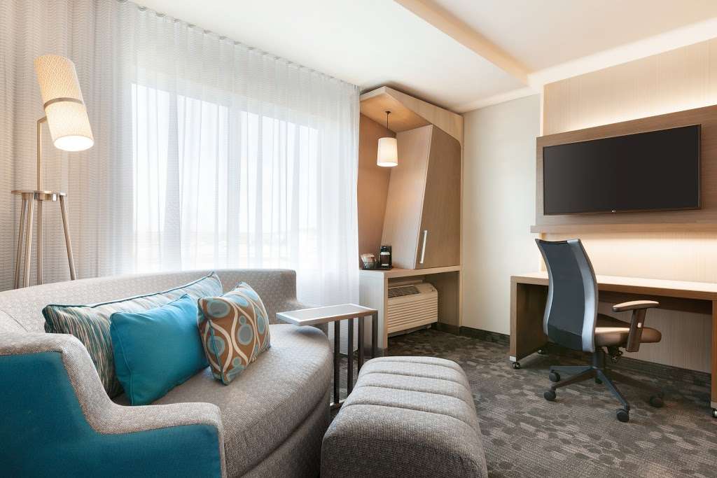 Courtyard by Marriott Boston Dedham/Westwood | 64 University Ave, Westwood, MA 02090, USA | Phone: (781) 467-1252