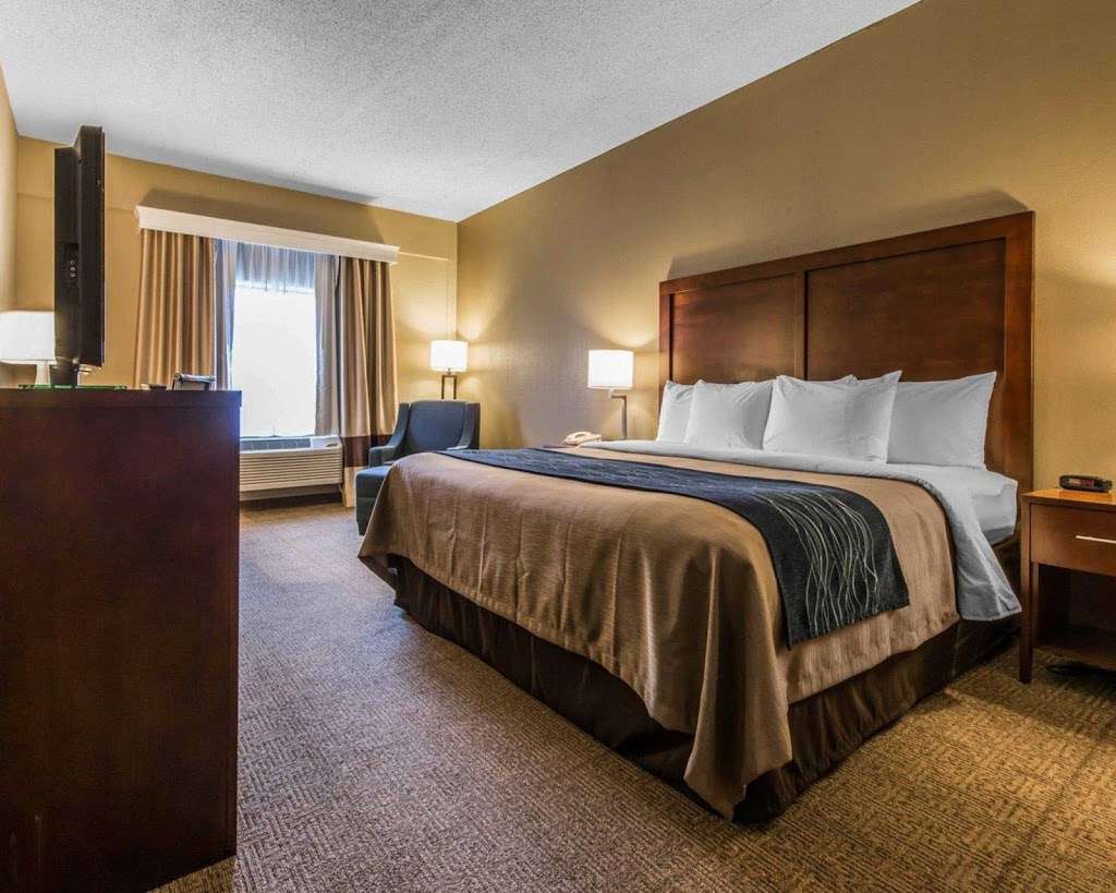 Comfort Inn Aikens Center | 1872 Edwin Miller Blvd, Martinsburg, WV 25404, USA | Phone: (304) 263-6200