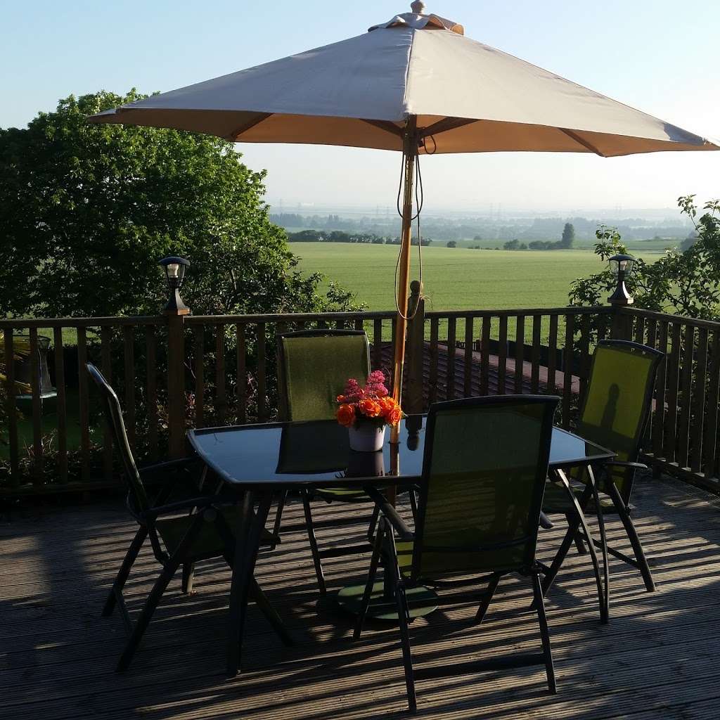 Bed & Breakfast Fieldview | 32 Walmers Ave, Higham, Rochester ME3 7EH, UK | Phone: 01474 822330