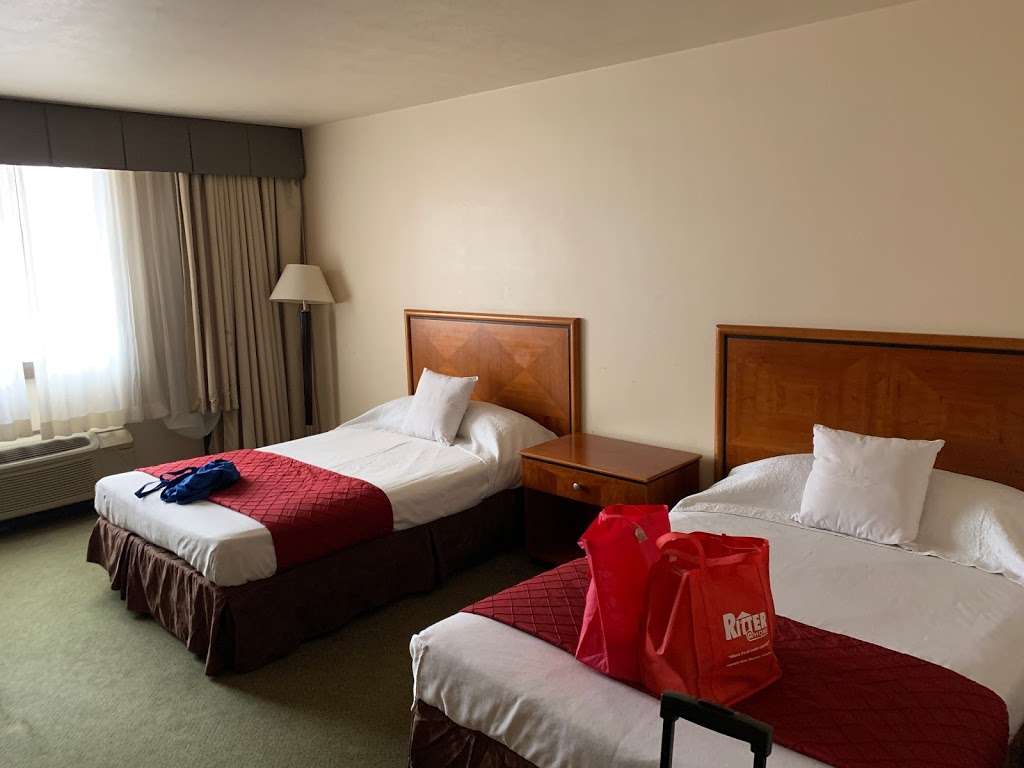 Sterling Hotel | 1055 Regal Row, Dallas, TX 75247, USA | Phone: (214) 634-8550