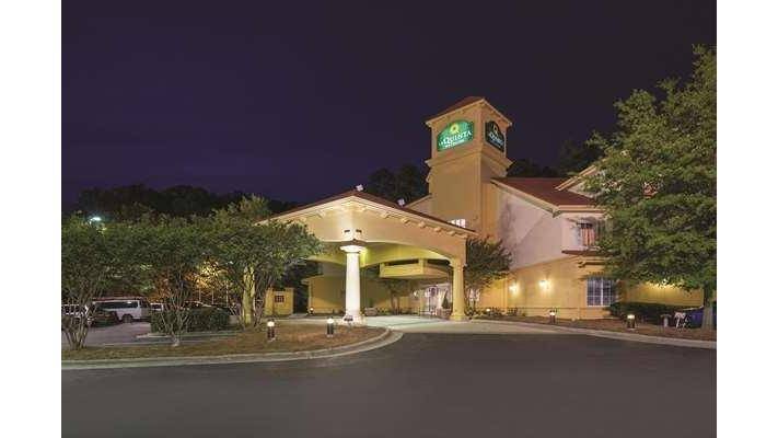 La Quinta Inn & Suites by Wyndham Univ Area Chapel Hill | 4414 Durham-Chapel Hill Blvd, Durham, NC 27707, USA | Phone: (919) 401-9660