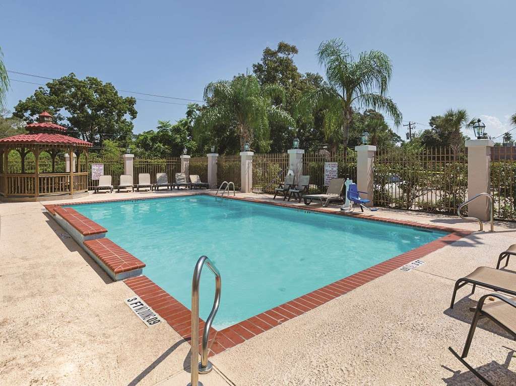 La Quinta Inn & Suites by Wyndham Houston NASA Seabrook | 3636 NASA Road 1, Seabrook, TX 77586, USA | Phone: (281) 326-7300