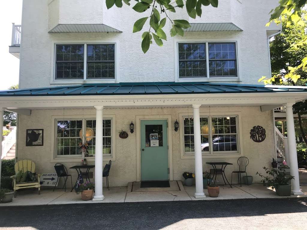 Muskrat Alley Cafe & Carriage House B&B | 5877 Coleman Rd, Rock Hall, MD 21661 | Phone: (410) 639-2855