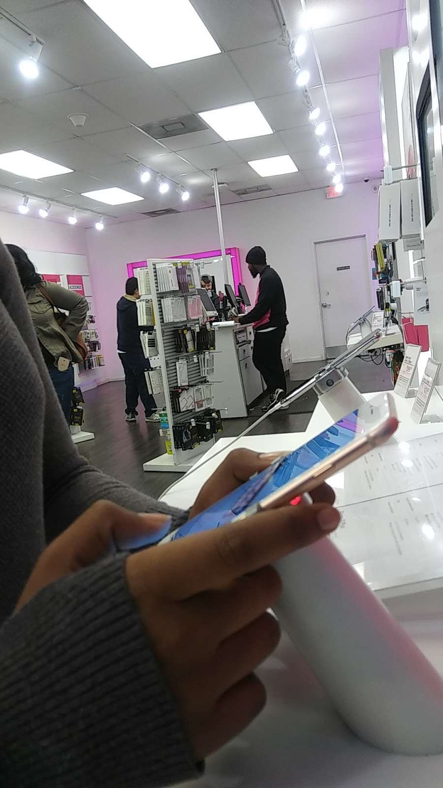 T-Mobile | 5025 N Tryon St Ste 106, Charlotte, NC 28213, USA | Phone: (704) 596-5446