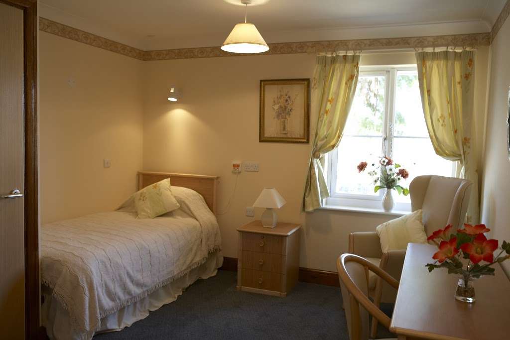 Taras Retreat Care Home B&M Care | High St, Sandridge, St Albans AL4 9DQ, UK | Phone: 01727 850527