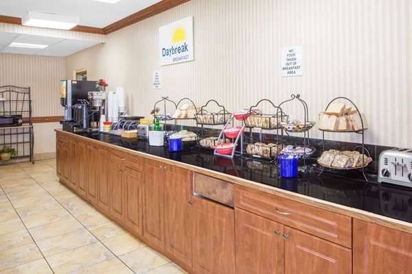 Days Inn by Wyndham Toledo | 1800 Miami St, Toledo, OH 43605, USA | Phone: (419) 666-5120