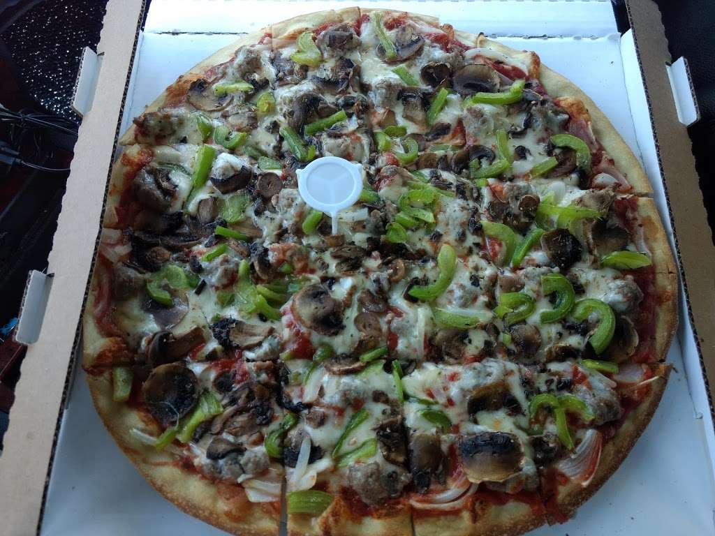 Penguinos Pizza | 141 W Dundee Rd, Buffalo Grove, IL 60089 | Phone: (847) 459-0002