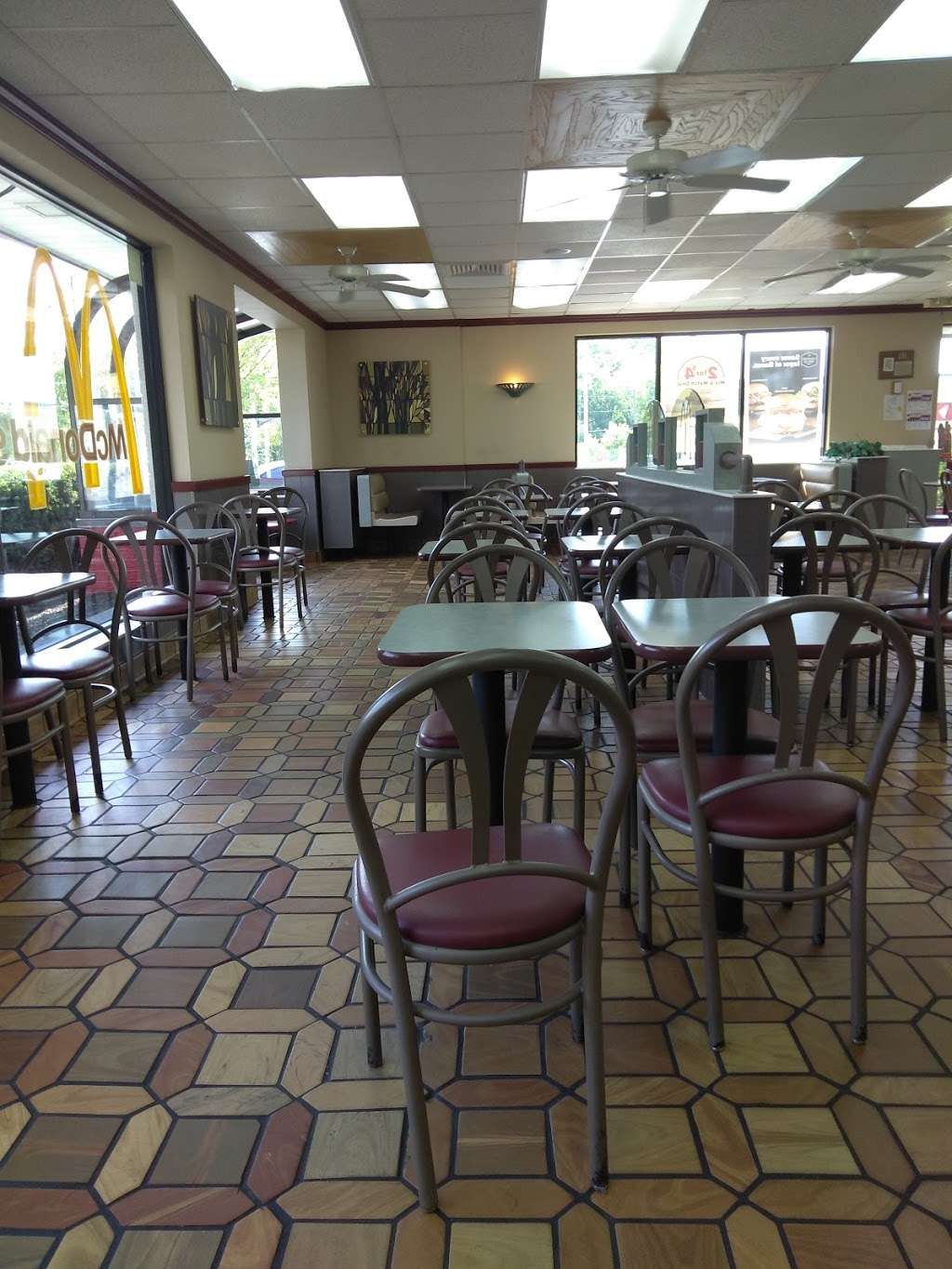 McDonalds - cafe  | Photo 7 of 10 | Address: 9596 Livingston Rd, Fort Washington, MD 20744, USA | Phone: (301) 248-2060