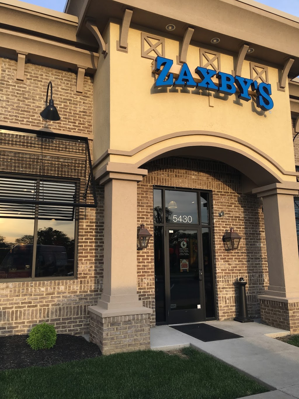 Zaxbys Chicken Fingers & Buffalo Wings | 5430 E, IN-62, Jeffersonville, IN 47130, USA | Phone: (812) 725-9304