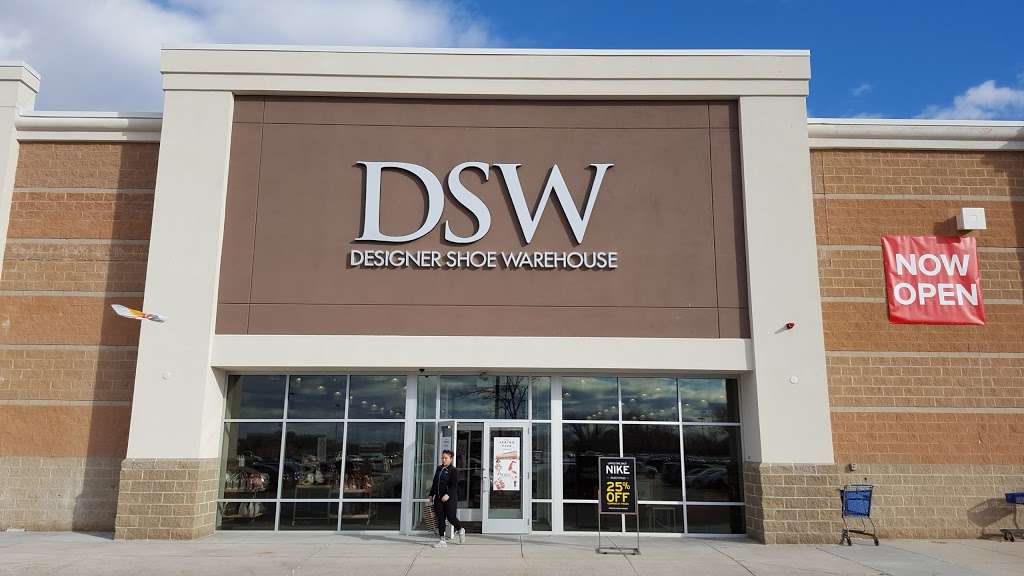 DSW Designer Shoe Warehouse | 7 Mystic View Rd D1, Everett, MA 02149 | Phone: (617) 487-7126