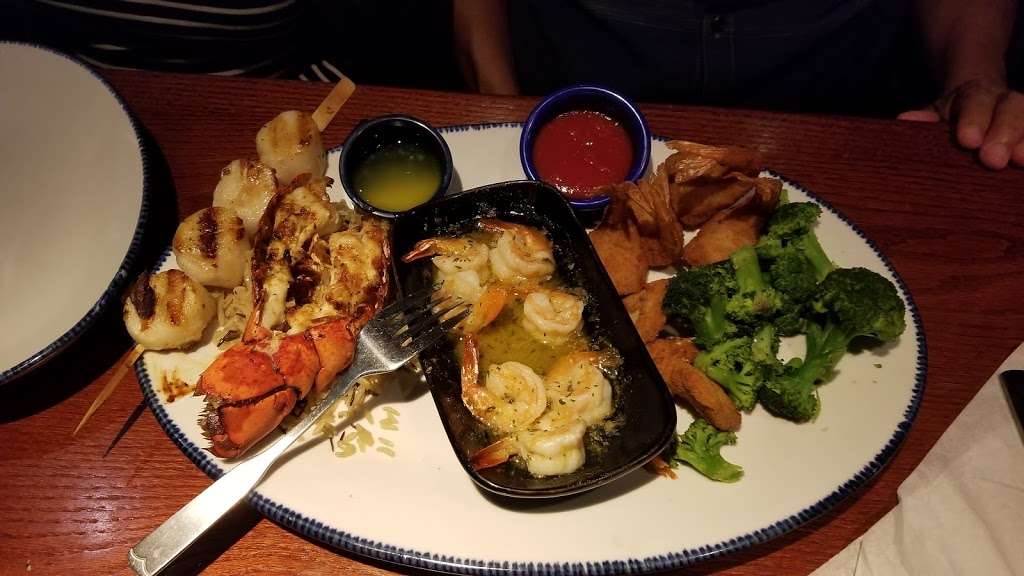 Red Lobster | 8003 Golden Sky Ln, Orlando, FL 32809, USA | Phone: (407) 438-6627