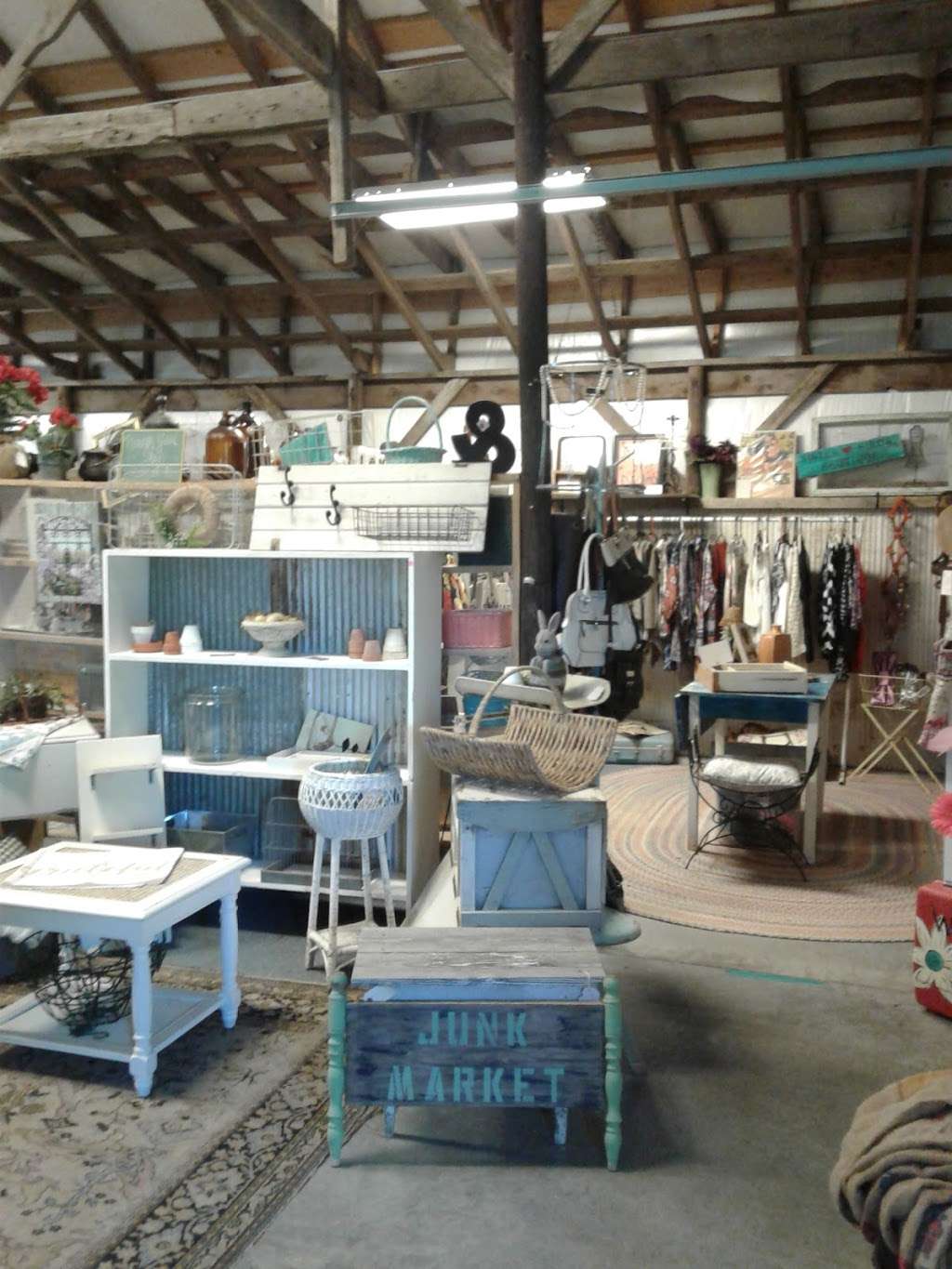 The Barn Antiques | 19098 E 1100th Rd, Pleasanton, KS 66075, USA | Phone: (913) 352-8732