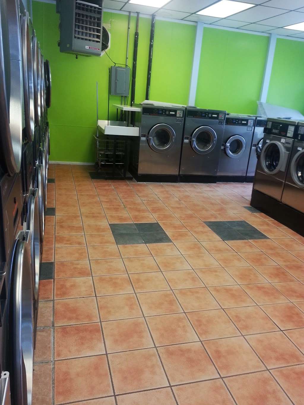 Star Cleaners & Laundromat | 2 Main St, Marlborough, MA 01752, USA | Phone: (508) 229-0839