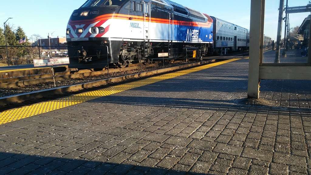 Deerfield Metra Station | Deerfield, IL 60015, USA