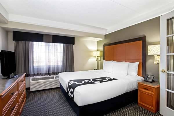 La Quinta Inn & Suites by Wyndham Tucson Airport | 7001 S Tucson Blvd, Tucson, AZ 85706, USA | Phone: (520) 573-3333