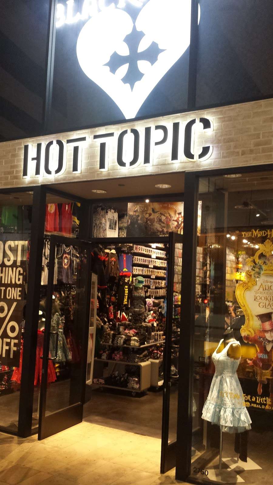 Hot Topic | 3200 S Las Vegas Blvd #2130, Las Vegas, NV 89109, USA | Phone: (702) 650-9710