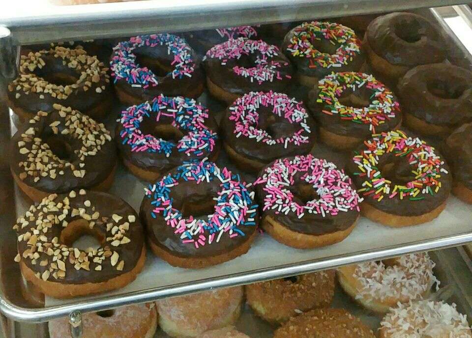 Slauson Donuts | 3451 W Slauson Ave, Los Angeles, CA 90043, USA | Phone: (323) 292-6398