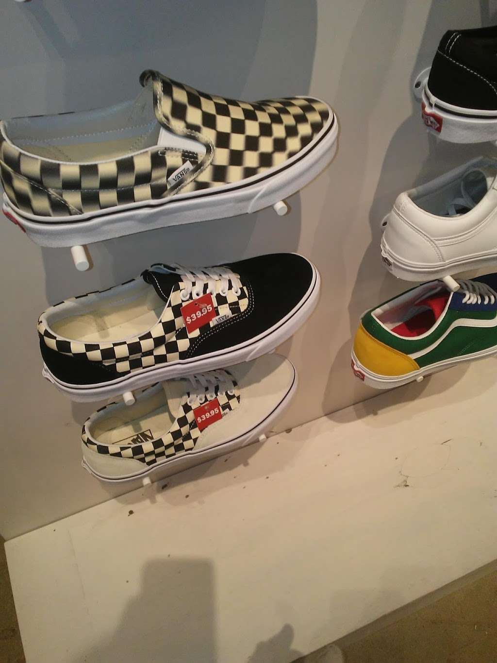 Vans | 4373 La Jolla Village Dr G4, San Diego, CA 92122, USA | Phone: (858) 458-0463