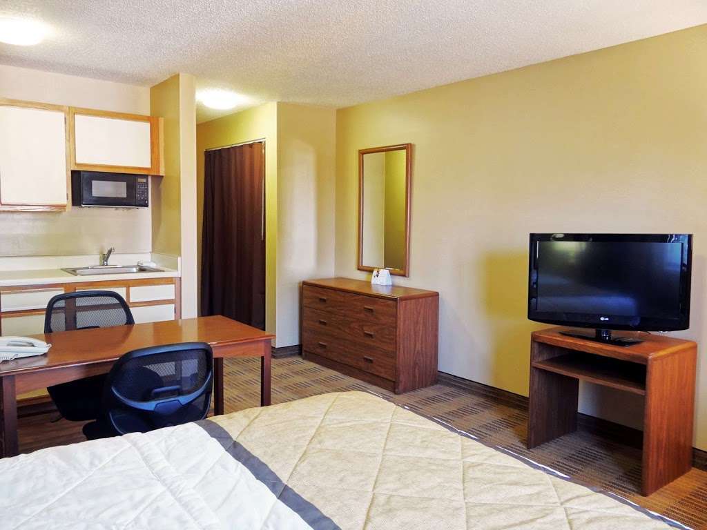 Extended Stay America Indianapolis - North | 9750 Lakeshore Dr E, Indianapolis, IN 46280, USA | Phone: (317) 843-1181