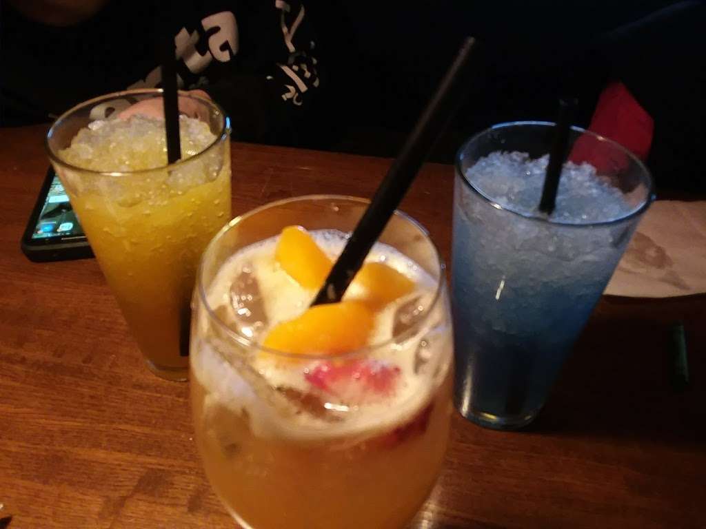 TGI Fridays | 490 N Randall Rd, Batavia, IL 60510, USA | Phone: (630) 406-1090