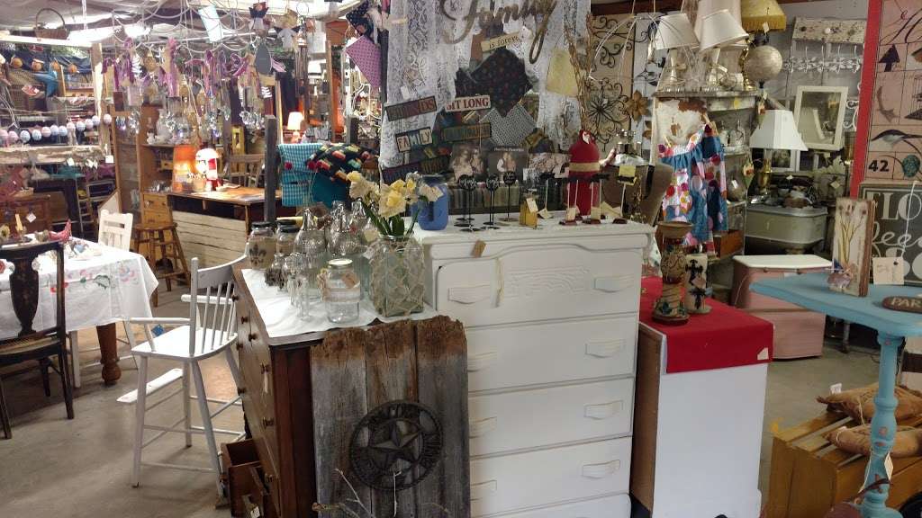 Nicoles Warehouse Antiques And Collectibles | 33 N Parish Ave # C, Johnstown, CO 80534, USA | Phone: (970) 587-1000