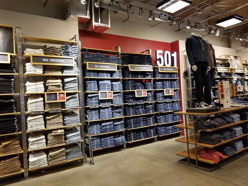 Levis Outlet Store at Barstow Outlets | 2796 Tanger Way #360, Barstow, CA 92311 | Phone: (760) 253-3986