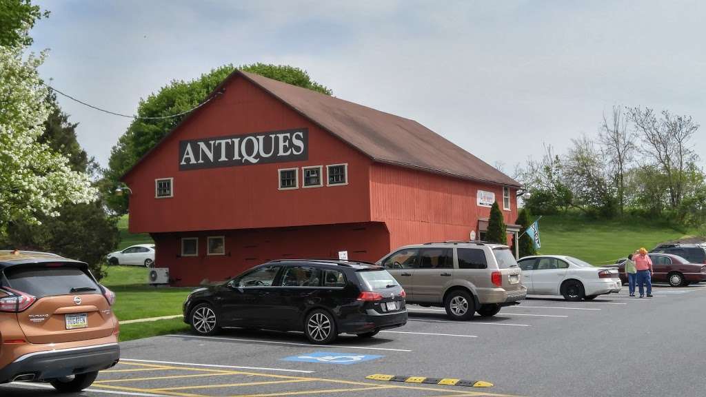 Brickerville Antiques Barn | 2 E 28th Division Hwy, Lititz, PA 17543, USA | Phone: (717) 626-0786