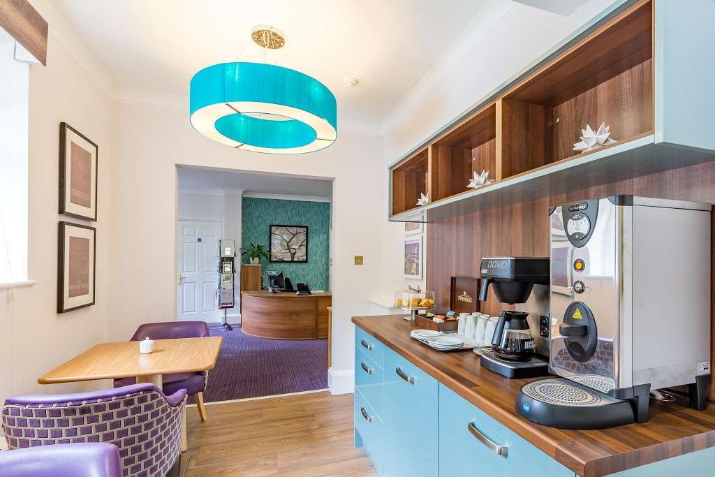 Barchester - Reigate Beaumont Care Home | Colley Ln, Reigate RH2 9JB, UK | Phone: 01737 225544