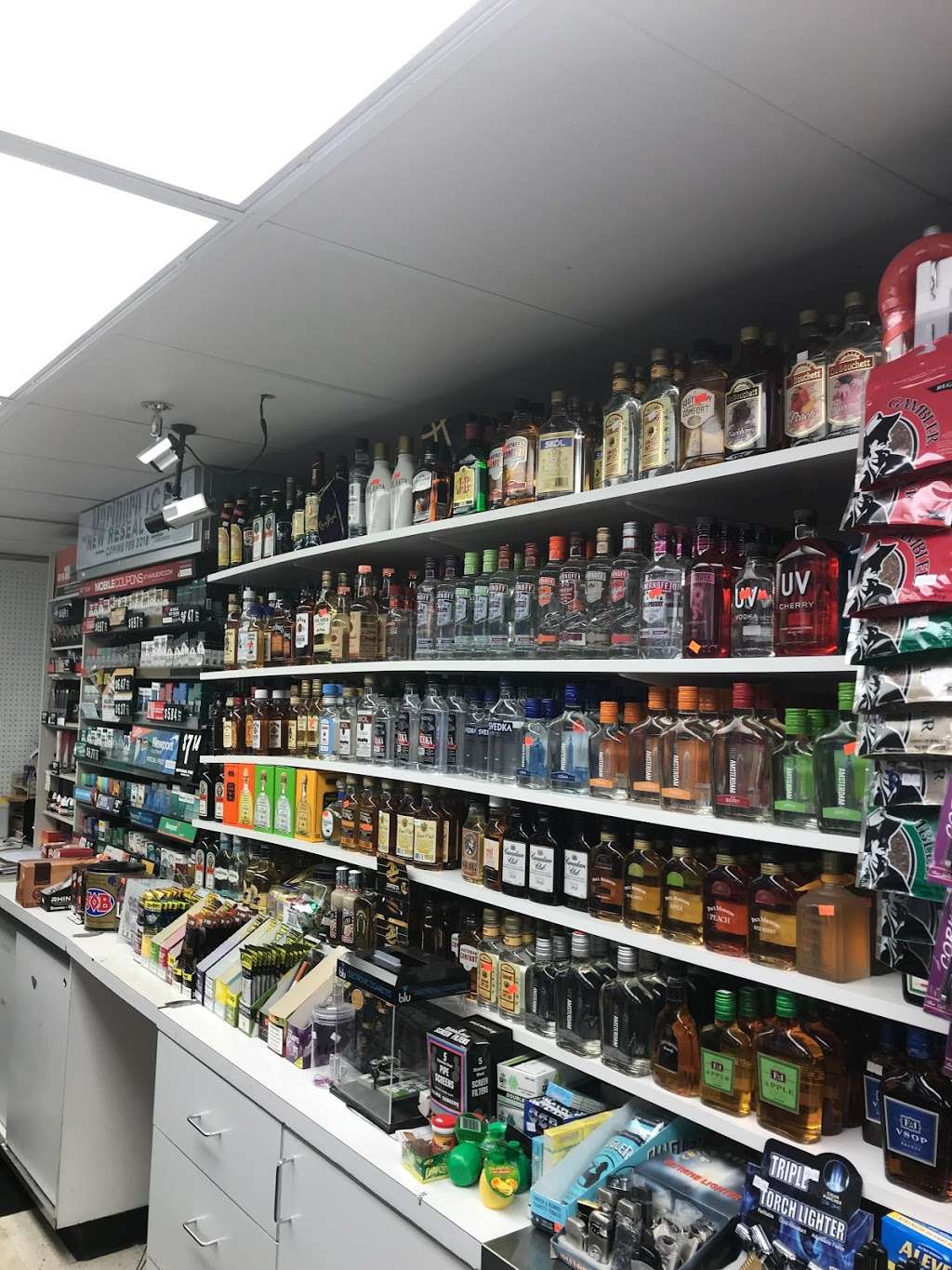 ROYAL LIQUOR | 26W211 Geneva Rd, Wheaton, IL 60187, USA | Phone: (630) 653-5555