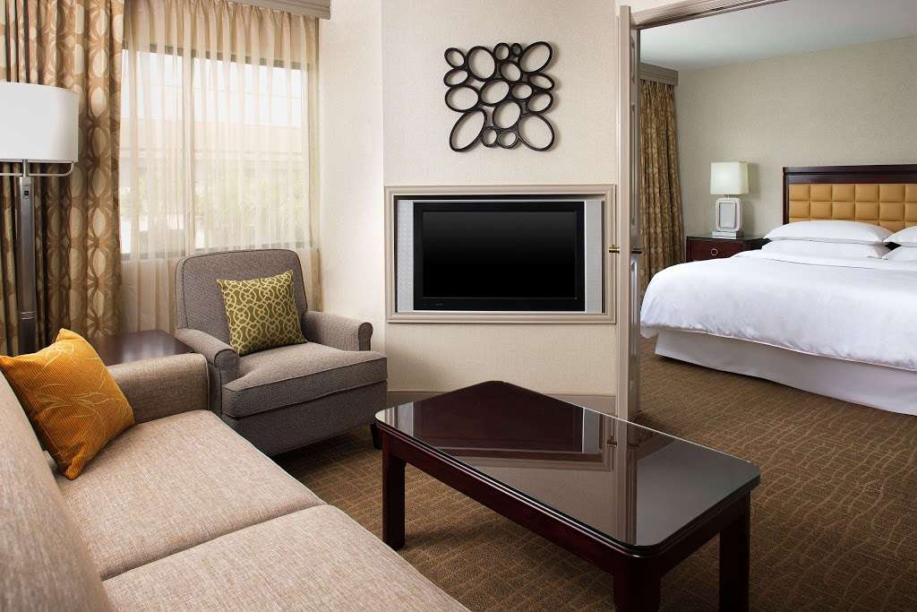 Sheraton Suites Orlando Airport | 7550 Augusta National Dr, Orlando, FL 32822, USA | Phone: (407) 240-5555