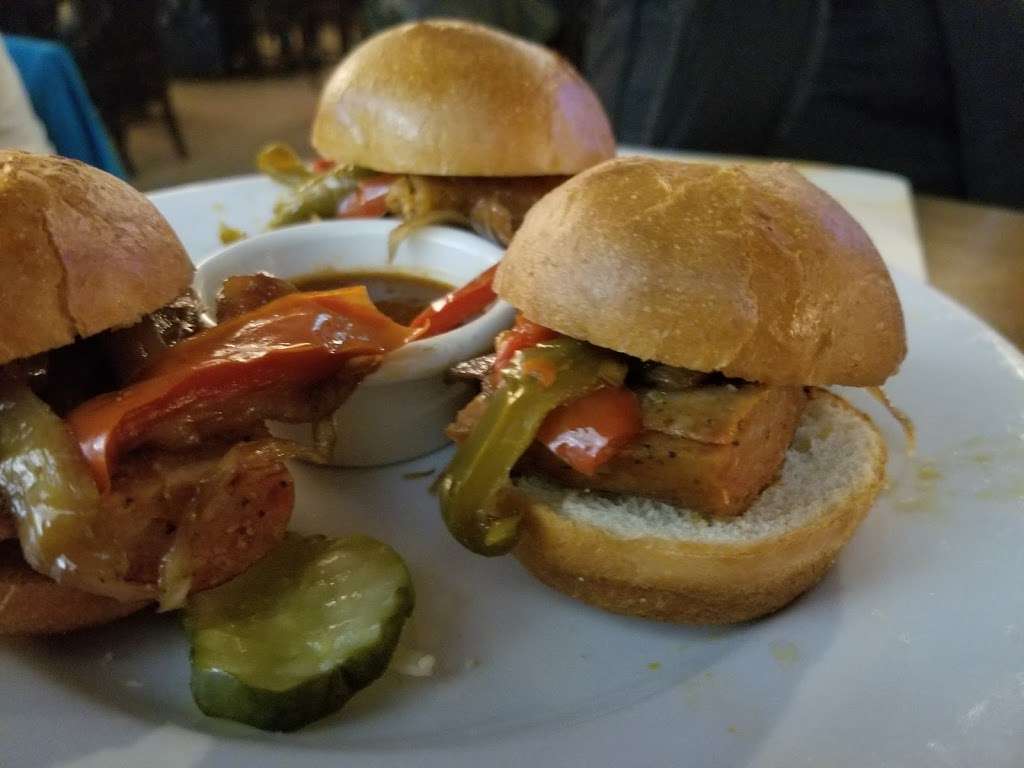 Red Rocks Bar & BBQ | 8500 Peña Blvd, Denver, CO 80249, USA | Phone: (303) 342-7176