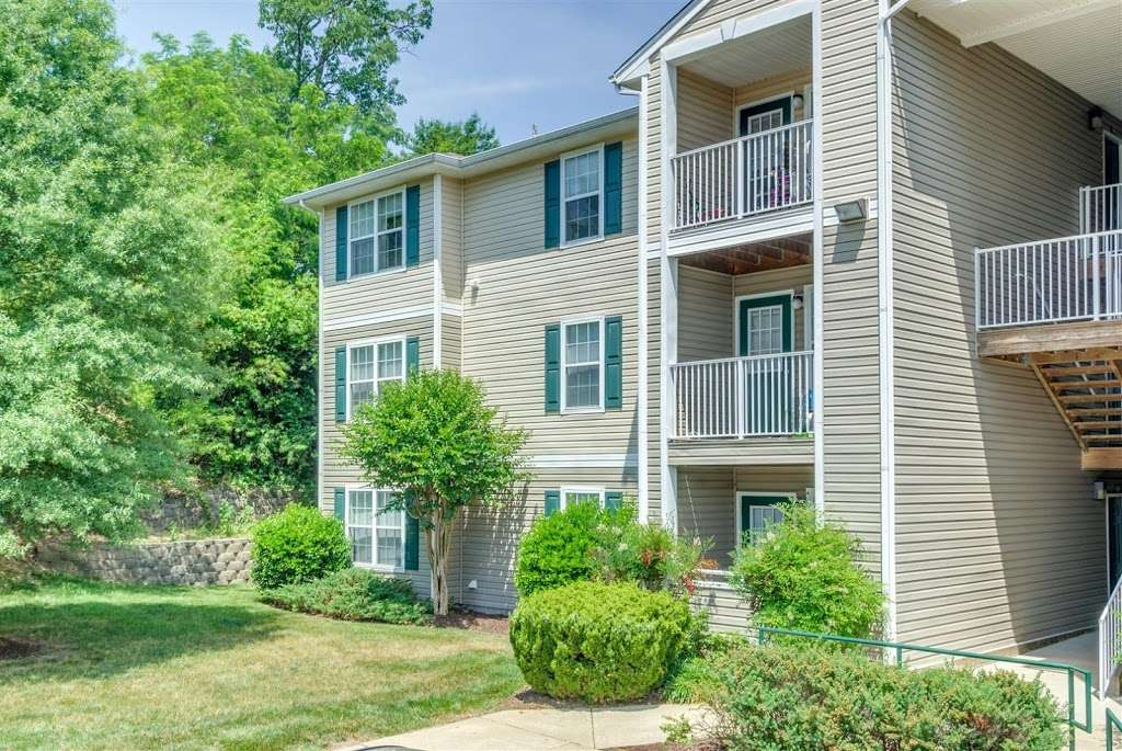 The Landings at Markhams Grant Apartments | 15750 Norris Point Way, Woodbridge, VA 22191 | Phone: (703) 580-8121